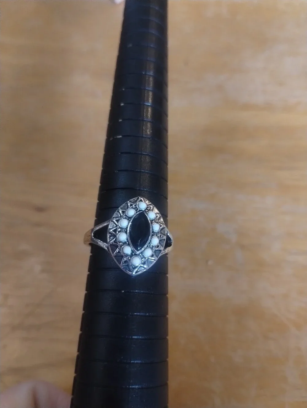New Size 9.5 Vintage Style Black & White Fashion Ring Silver Tone Statement
